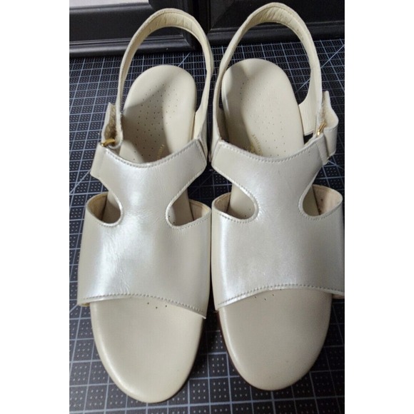 SAS TRIPAD‎ comfort SUNTIMER lUSSO LEATHER SANDALS Ivory 8.5Narrow - Picture 1 of 11